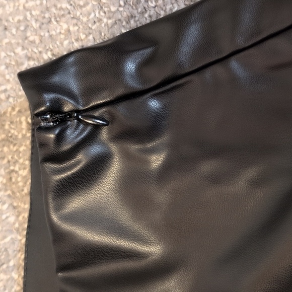 Cupshe Black Faux Leather Mini NWT - Picture 7 of 7